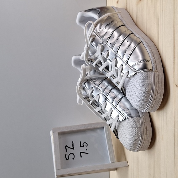 #ADN Womens silver metallic sz US 7.5 adidas superstar lace up sneaker - Picture 1 of 14